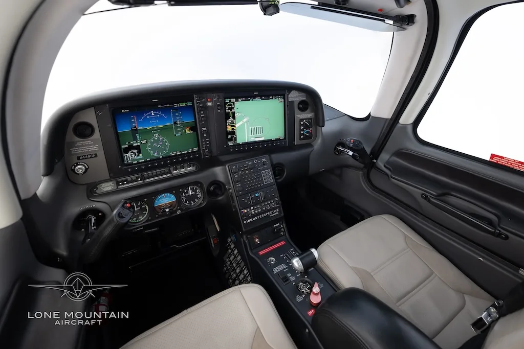Cockpit and instrument panel of a 2008 Cirrus SR22 G3 GTS Turbo.