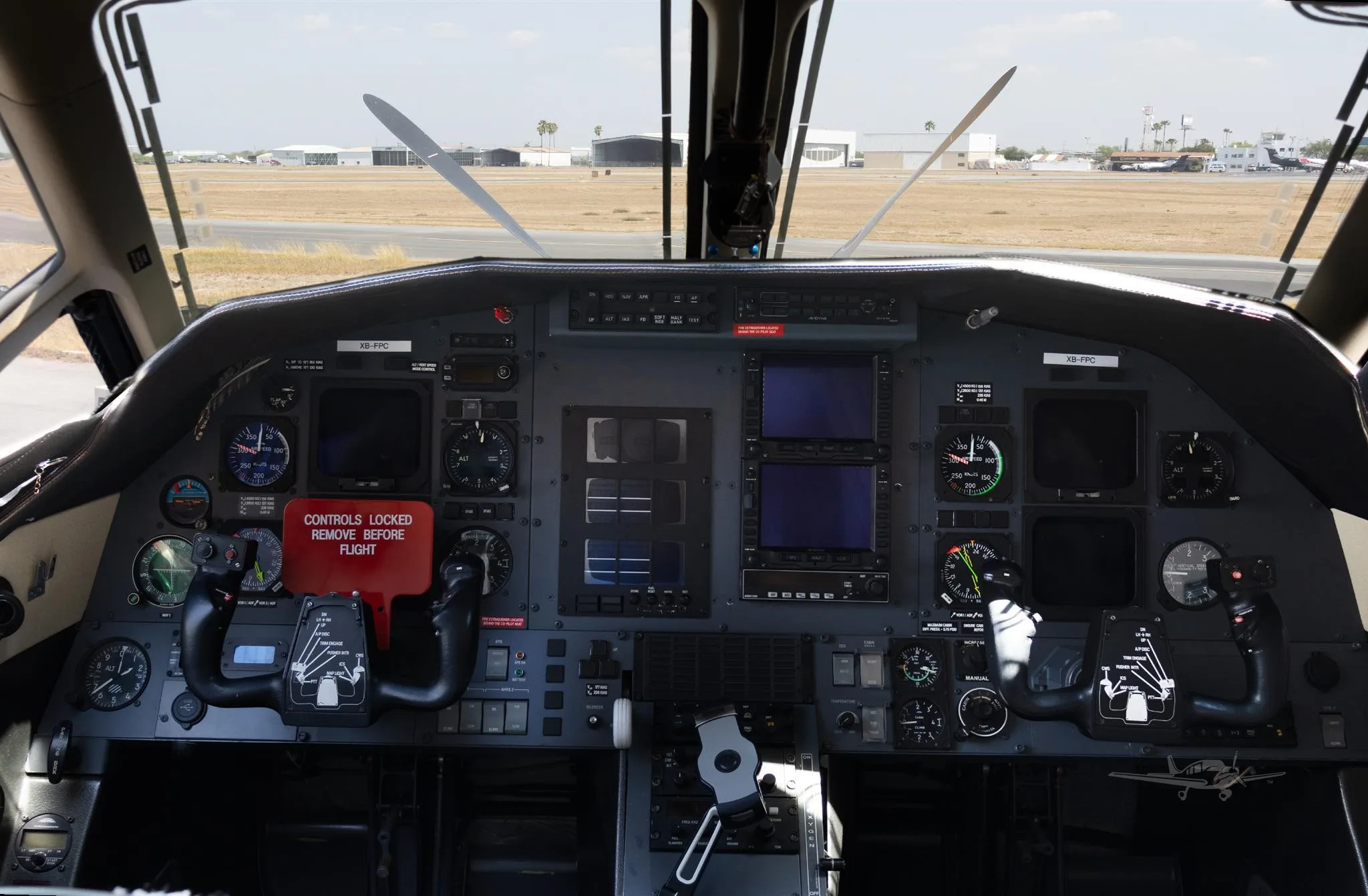 Cockpit and instrument panel of a 2004 PILATUS PC-12/45.