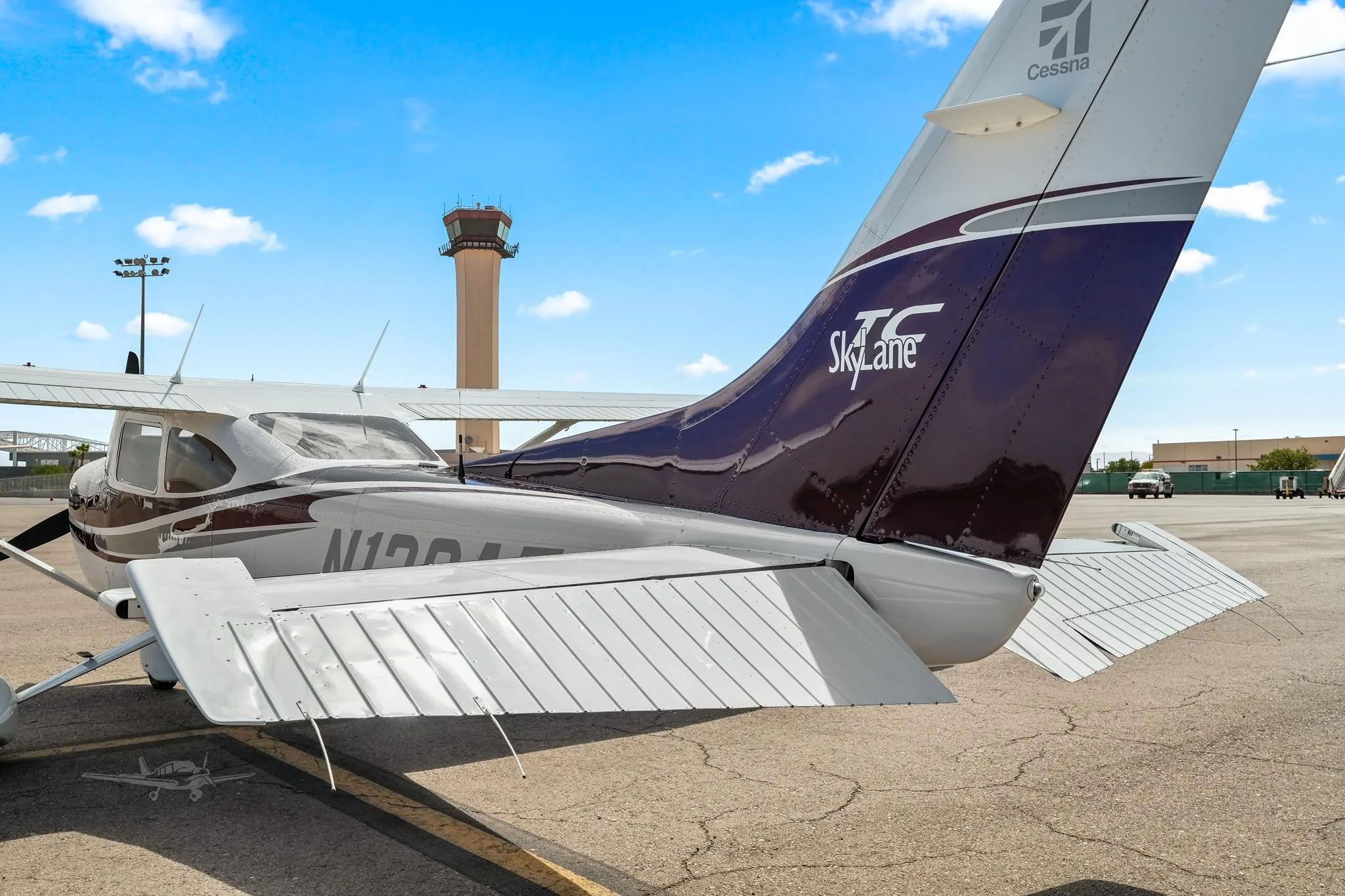 Exterior view of a 2004 CESSNA TURBO 182T SKYLANE, N138AZ.