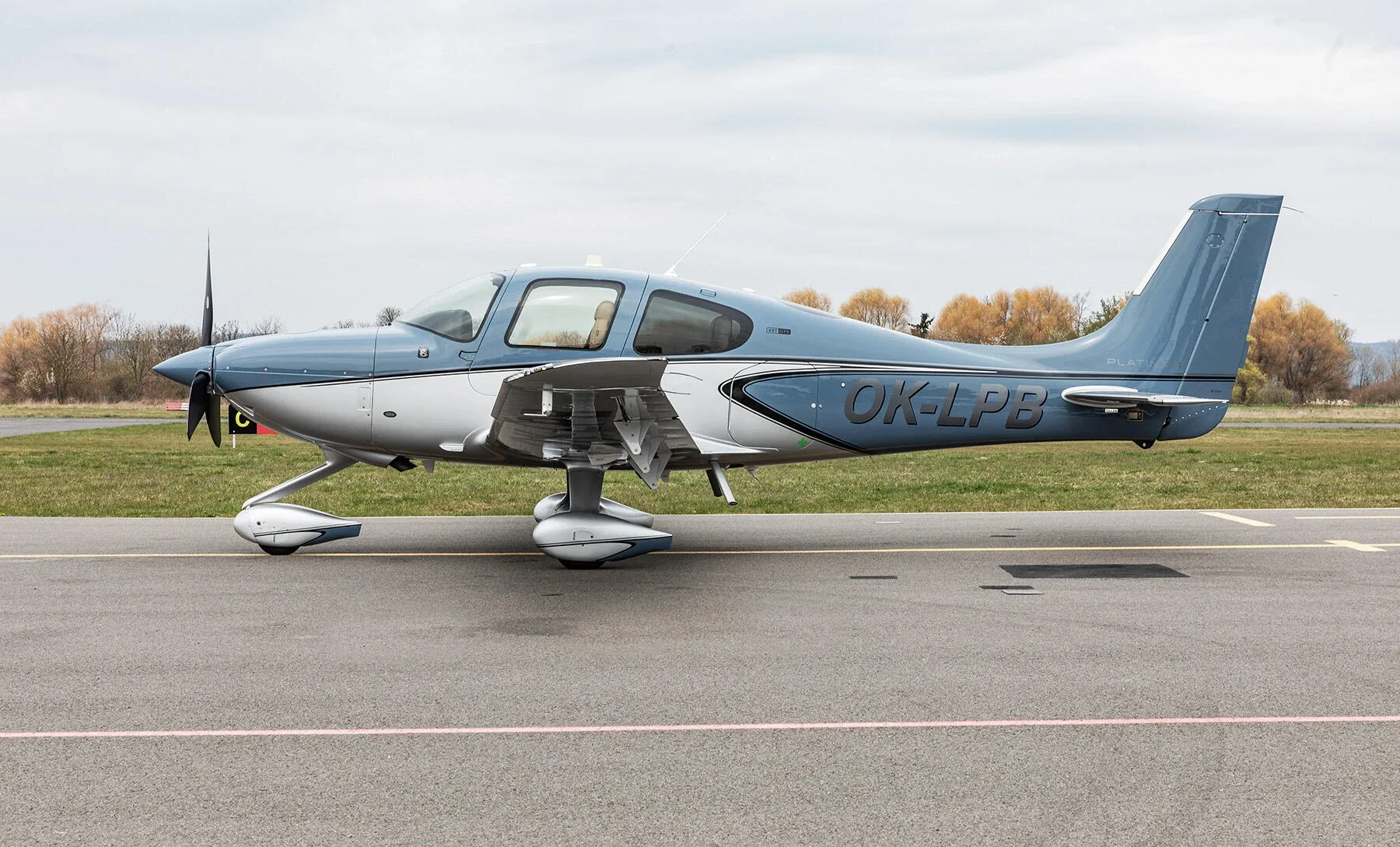 Exterior view of a 2022 Cirrus SR22T G6 GTS.