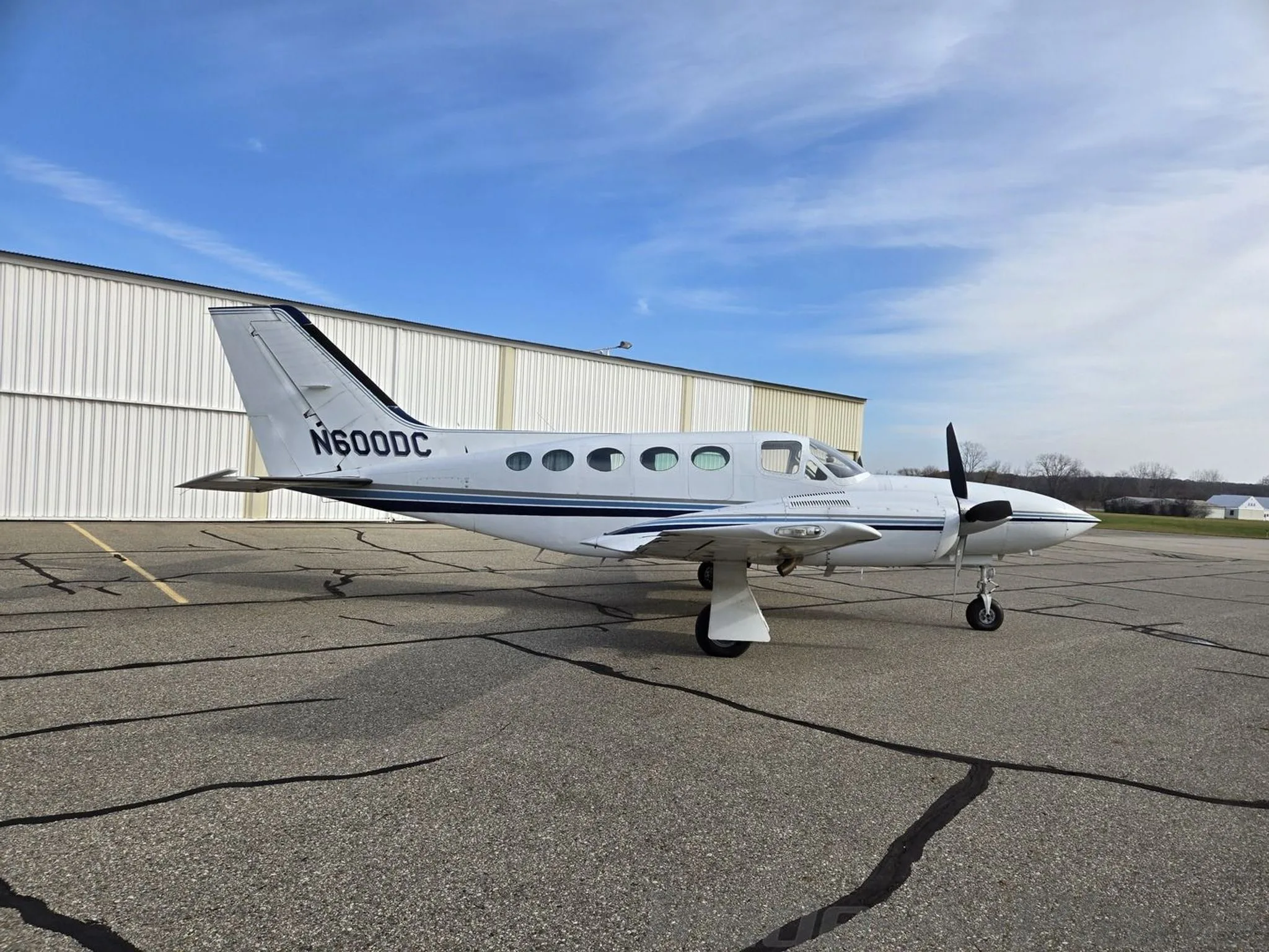 Marketing image of a 1981 CESSNA 421C.