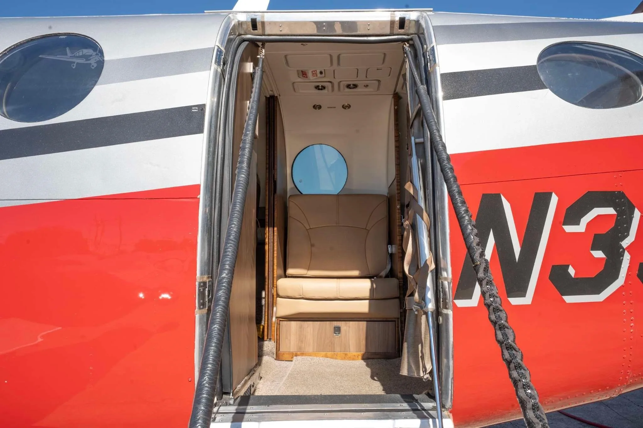 Exterior view of a 1998 BEECHCRAFT KING AIR 350, N350FC.