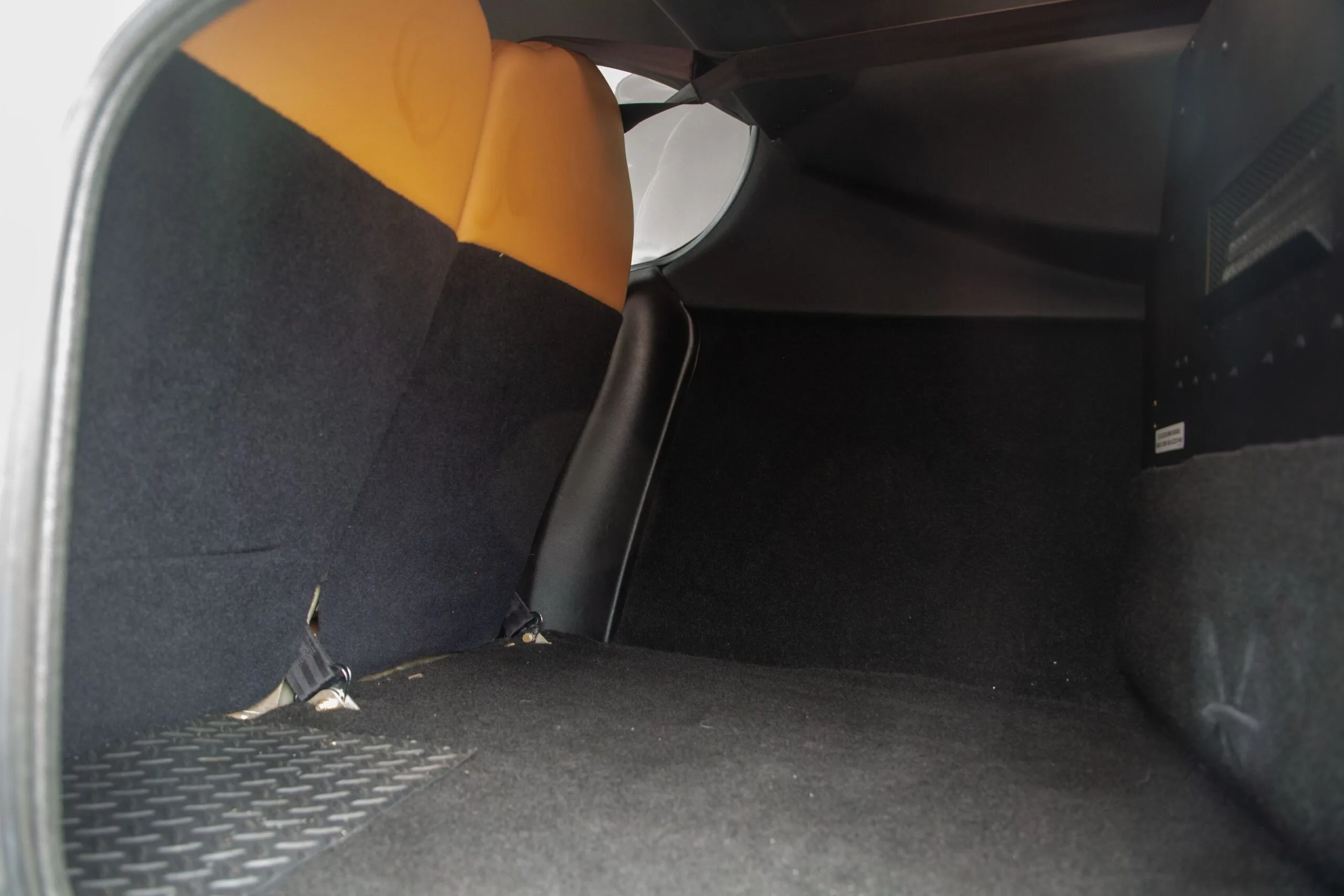 Cabin interior of a 2005 Cirrus SR20-G2.
