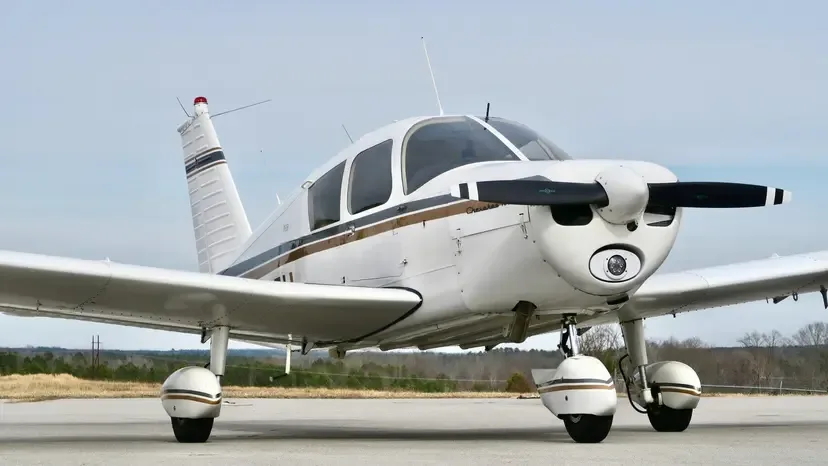 Exterior view of a 1968 Piper PA-32-300 Cherokee Six.