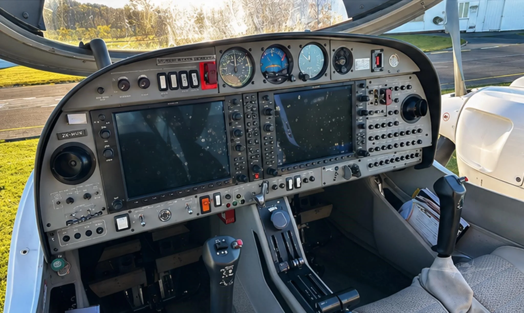 Cockpit and instrument panel of a 2017 DIAMOND DA42 NG.