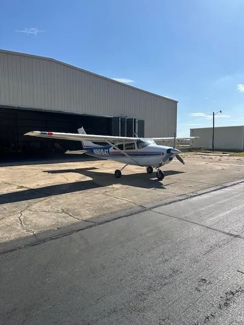 Exterior view of a 1960 CESSNA 182 SKYLANE, N8684T.