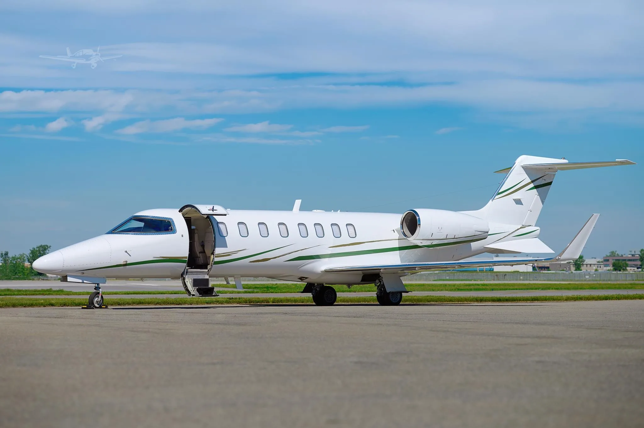 Exterior view of a 2011 LEARJET 45XR.