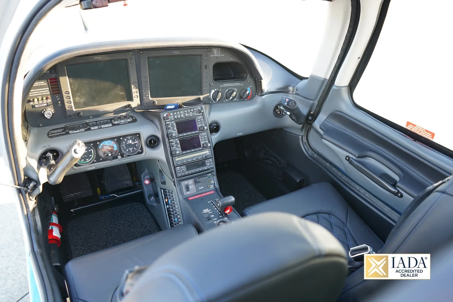 Cockpit and instrument panel of a 2006 Cirrus SR22 G2 GTS.
