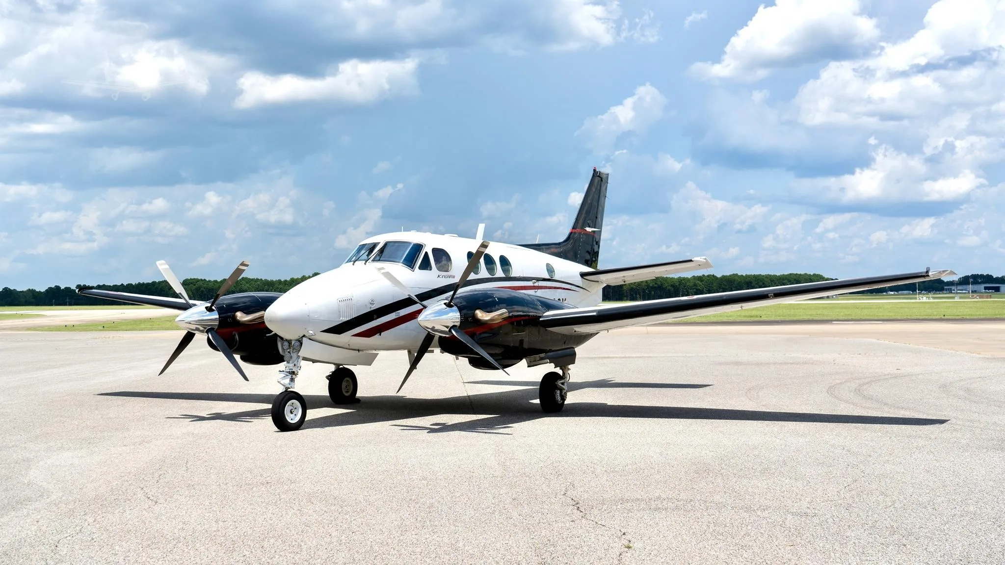 Exterior view of a 1978 BEECHCRAFT KING AIR C90, N100V.