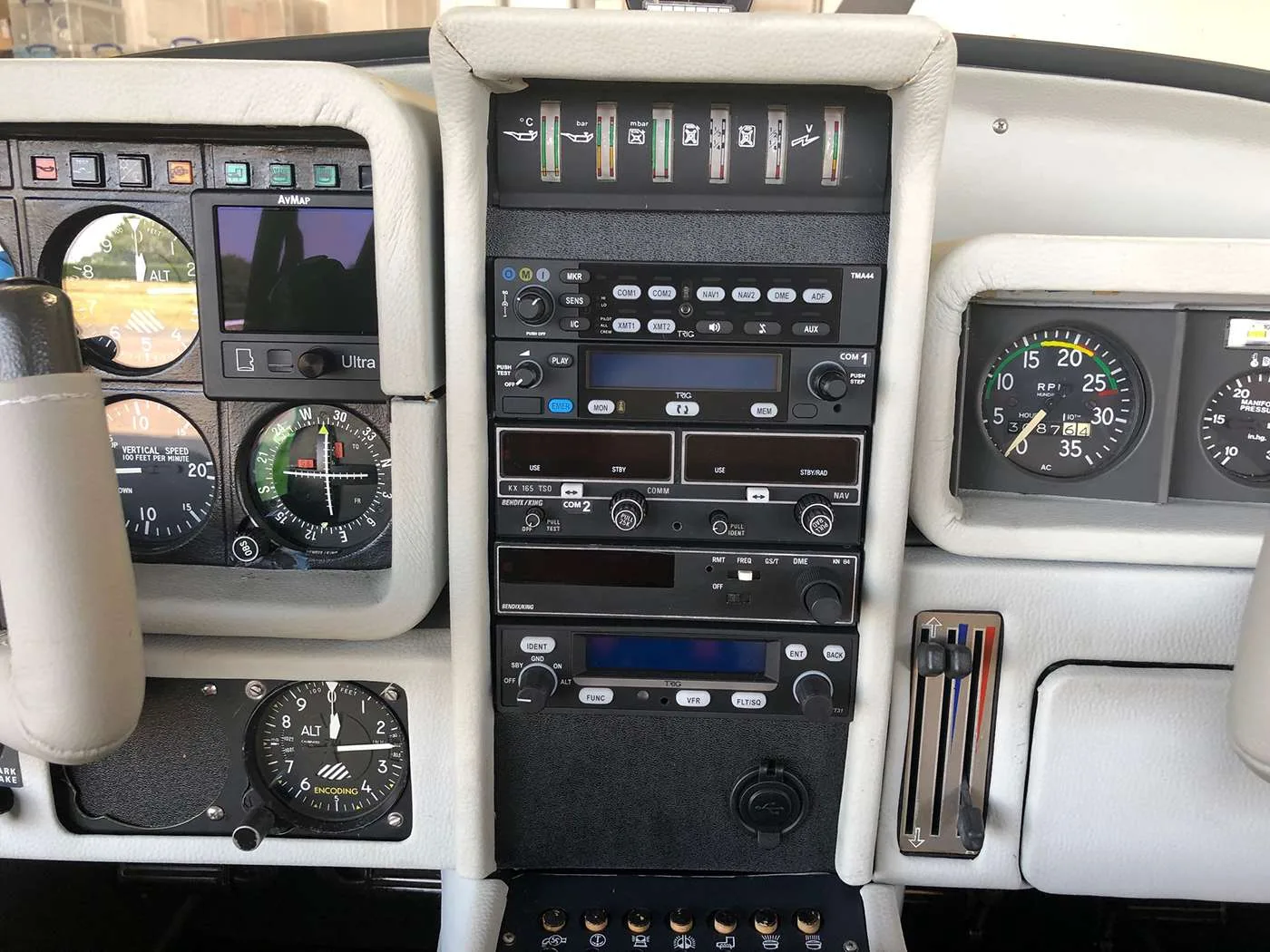Avionics suite of a 1980 Socata TB10 Tobago.