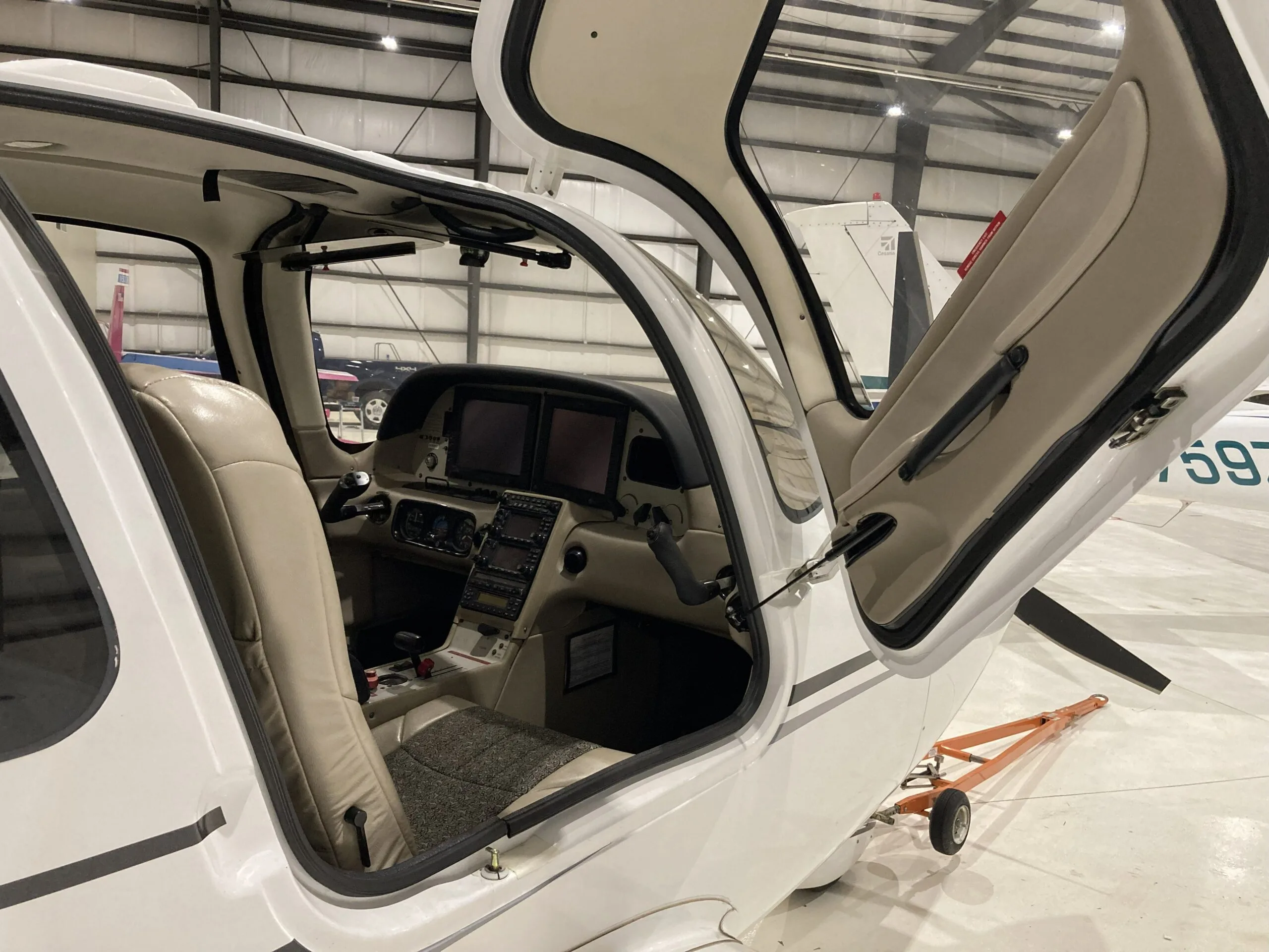 Cockpit and instrument panel of a 2006 Cirrus SR20-G2.