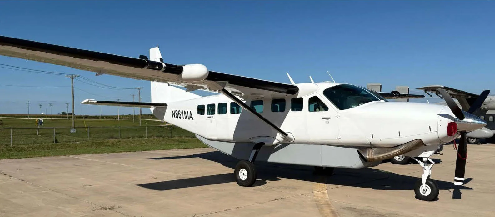 Exterior view of a 2000 Cessna 208B Caravan, N861MA.