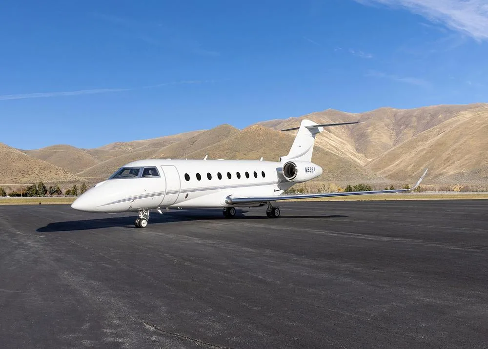Exterior view of a 2014 Gulfstream, N59EP.