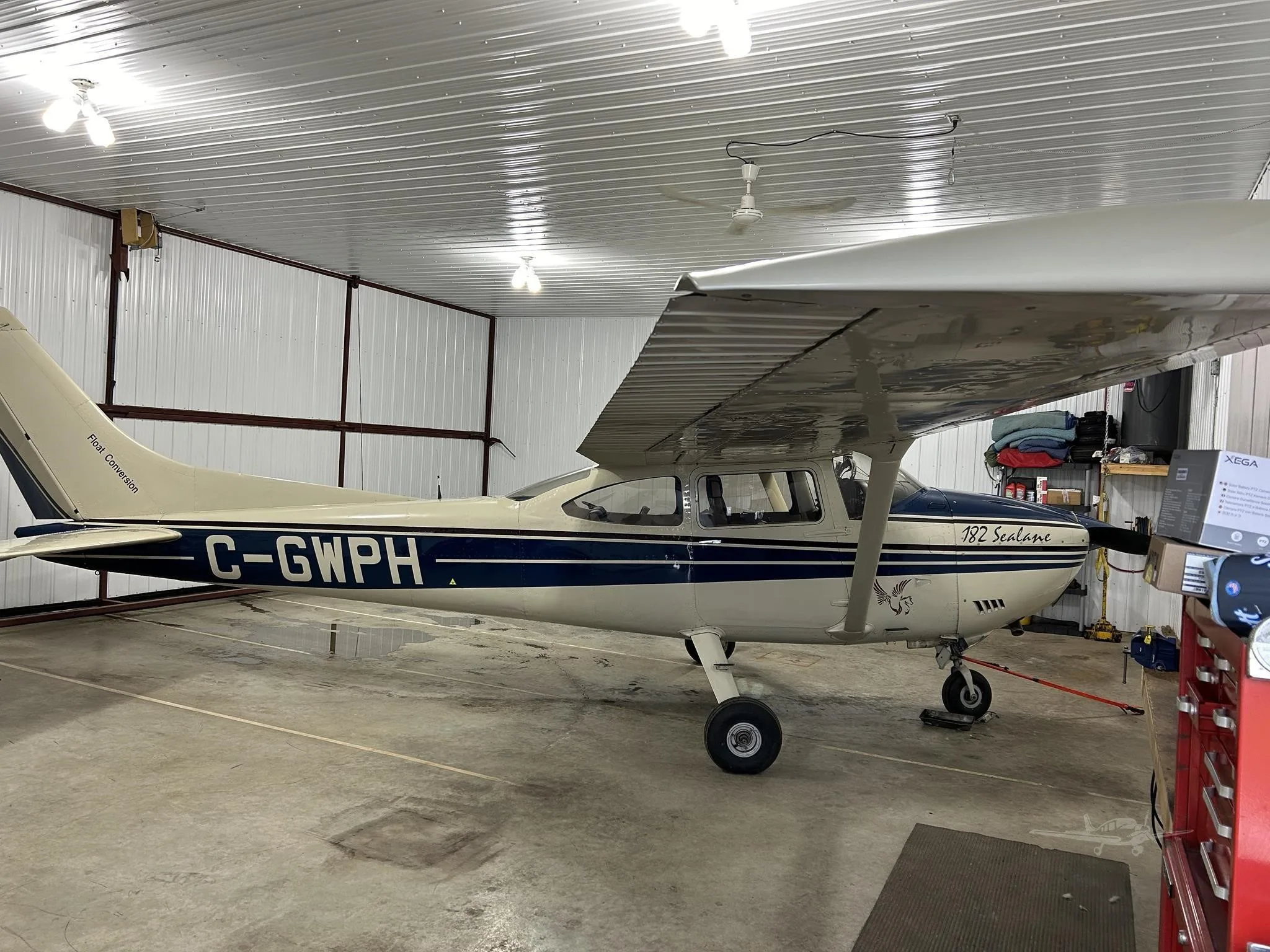 Exterior view of a 1976 CESSNA 182P SKYLANE, C-GWPH.