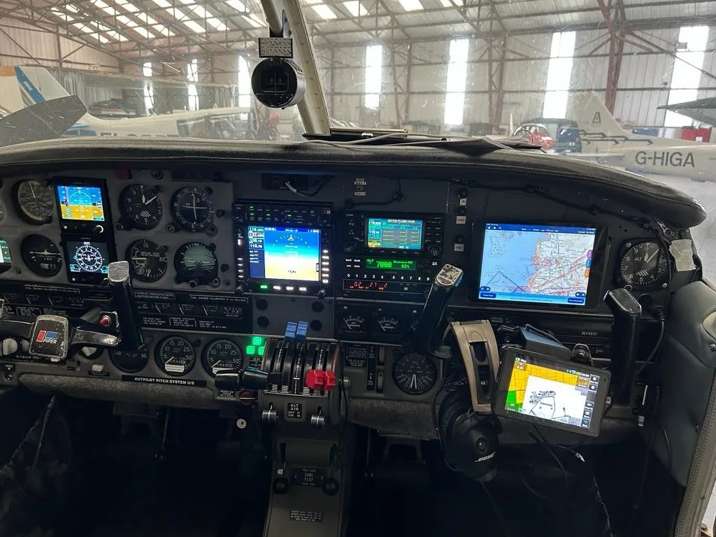 Cockpit and instrument panel of a 1973 Piper PA-34-200 Seneca.