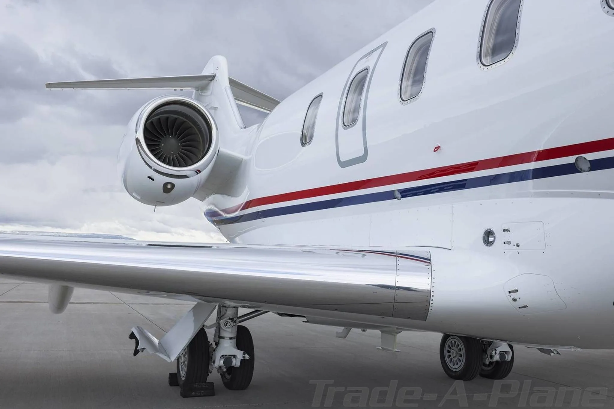 Exterior view of a 2020 BOMBARDIER CHALLENGER 350, N200JB.