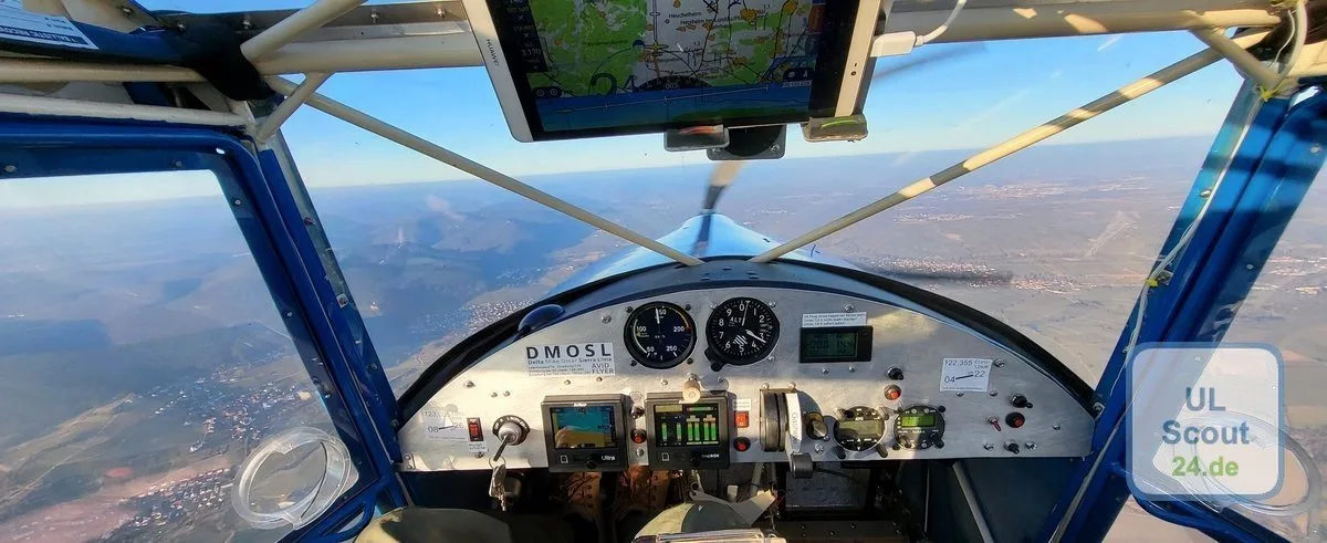 Cockpit and instrument panel of a 1993 Avid Aircraft Eigenbau.