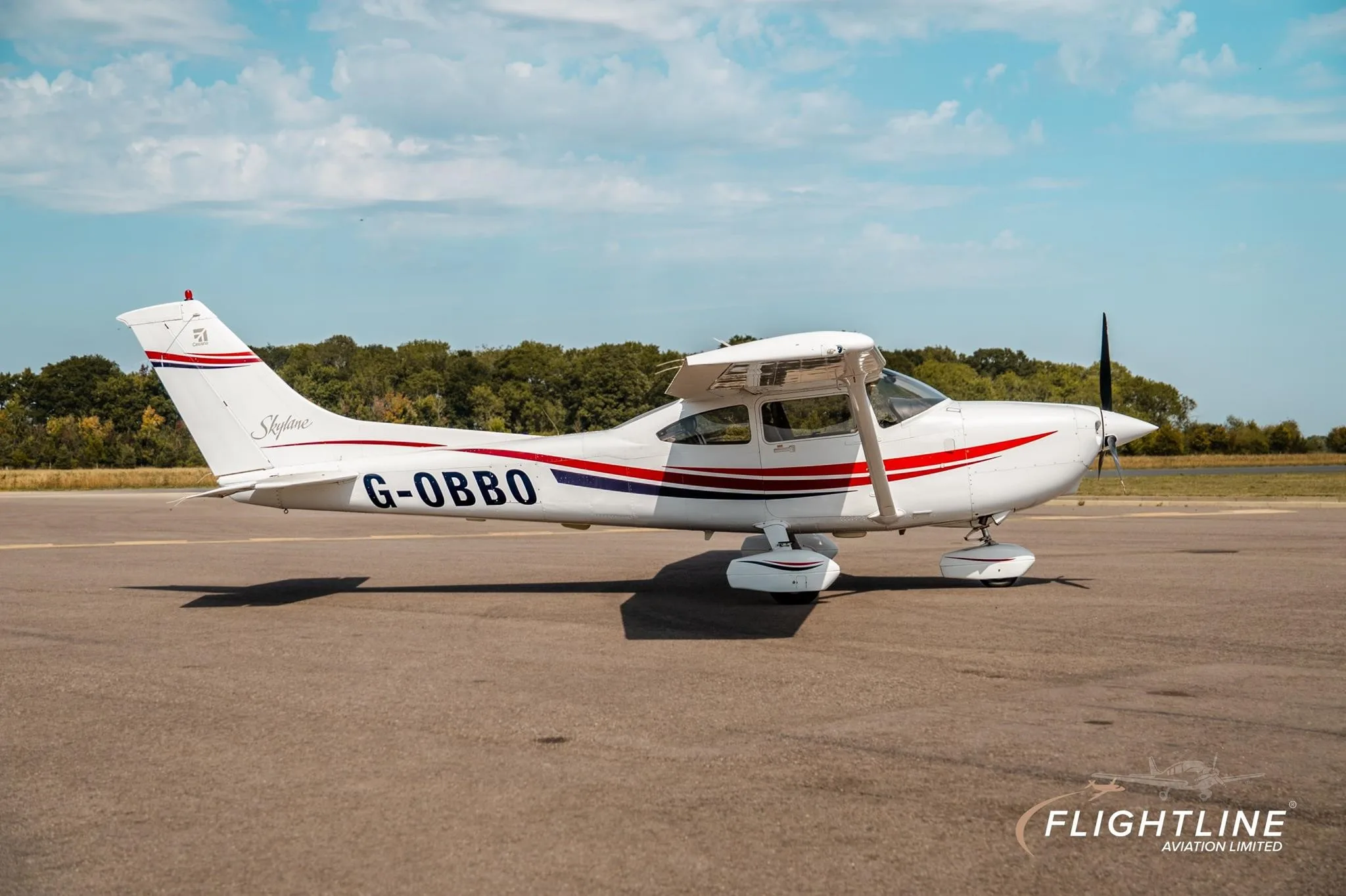 Exterior view of a 1999 CESSNA 182S SKYLANE, G-OBBO.