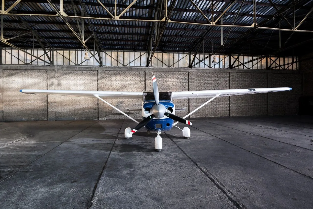 Exterior view of a 2000 Cessna T206H.