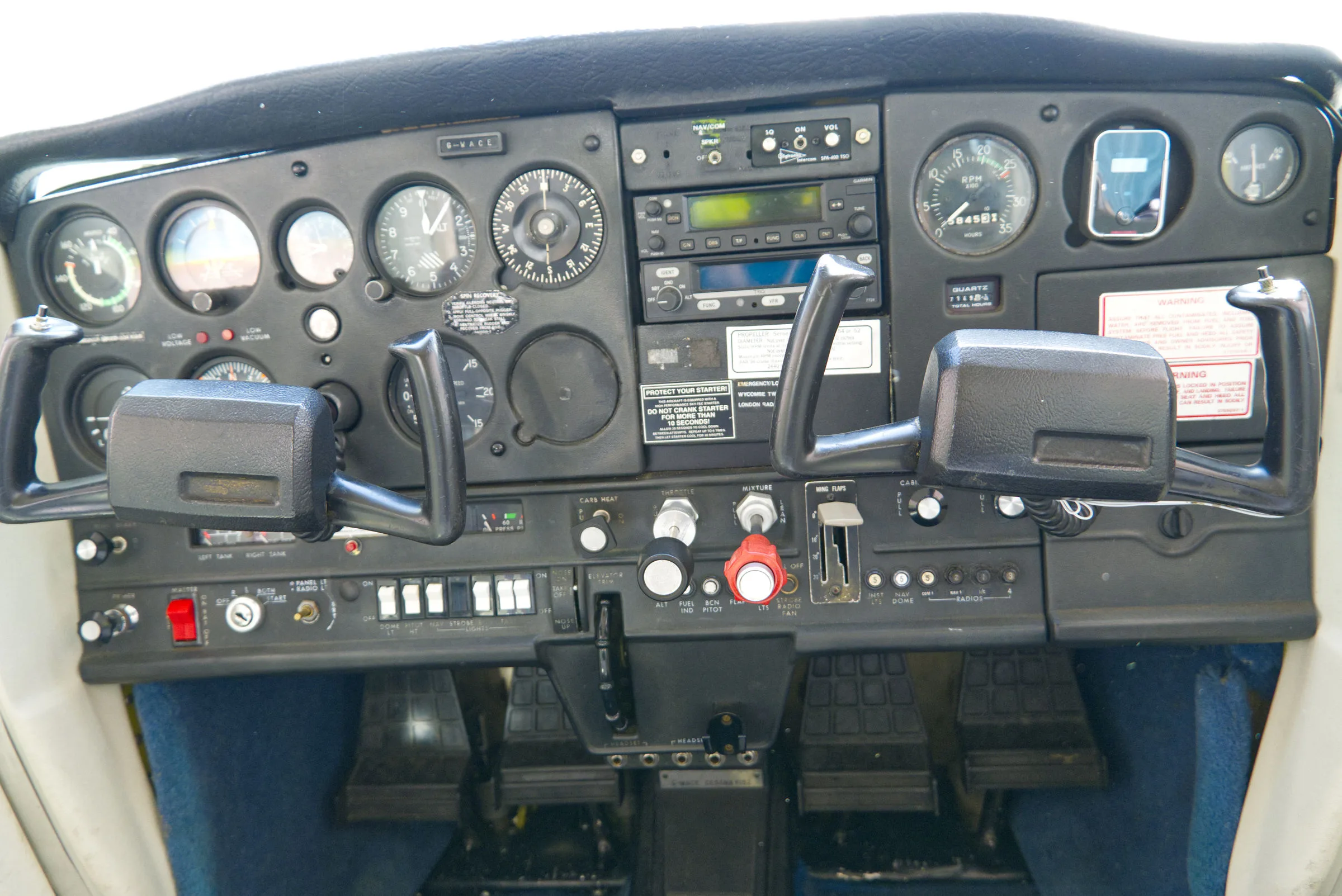Cockpit and instrument panel of a 1986 Cessna 152.