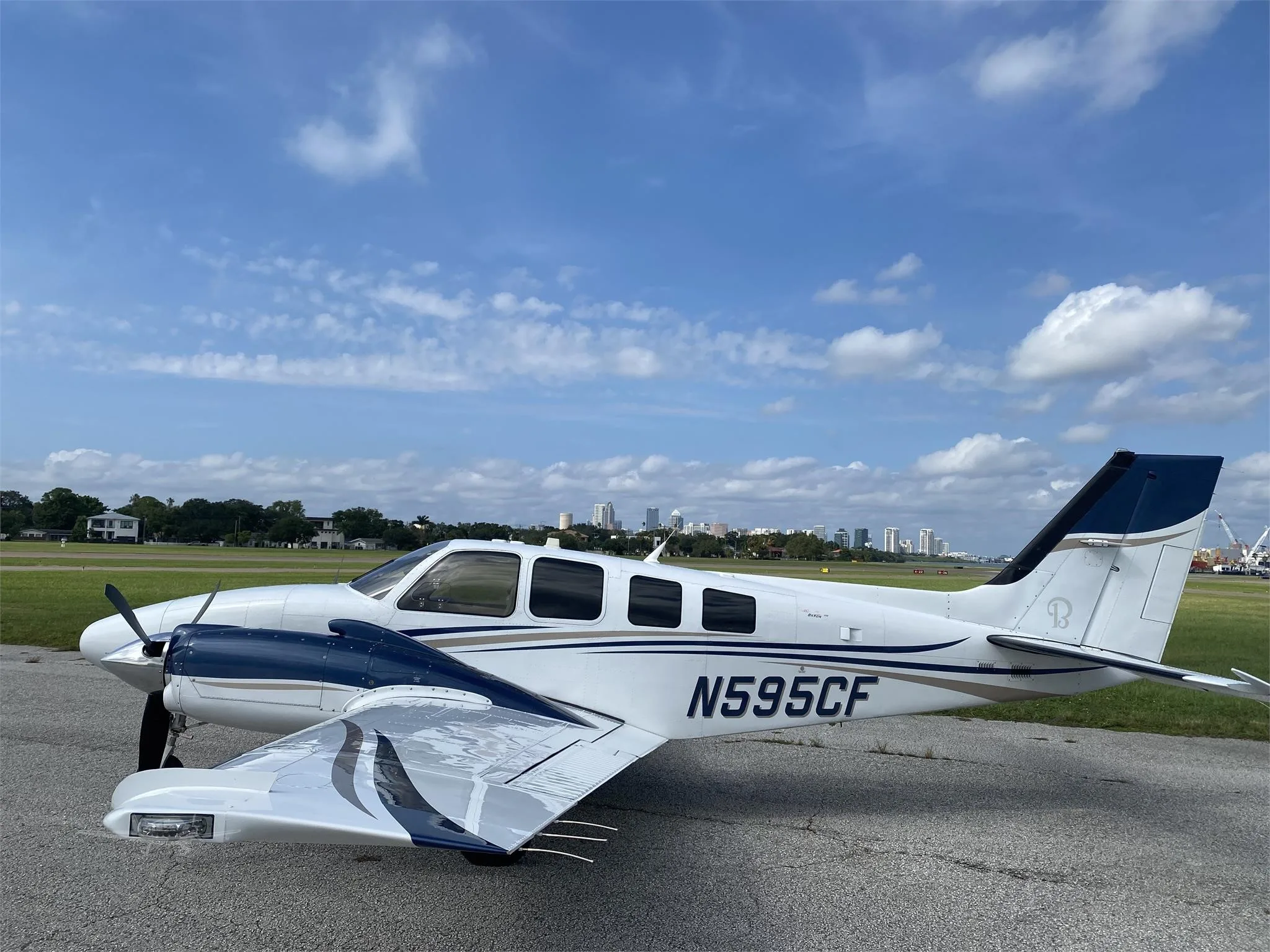 Exterior view of a 2012 BEECHCRAFT G58 BARON.