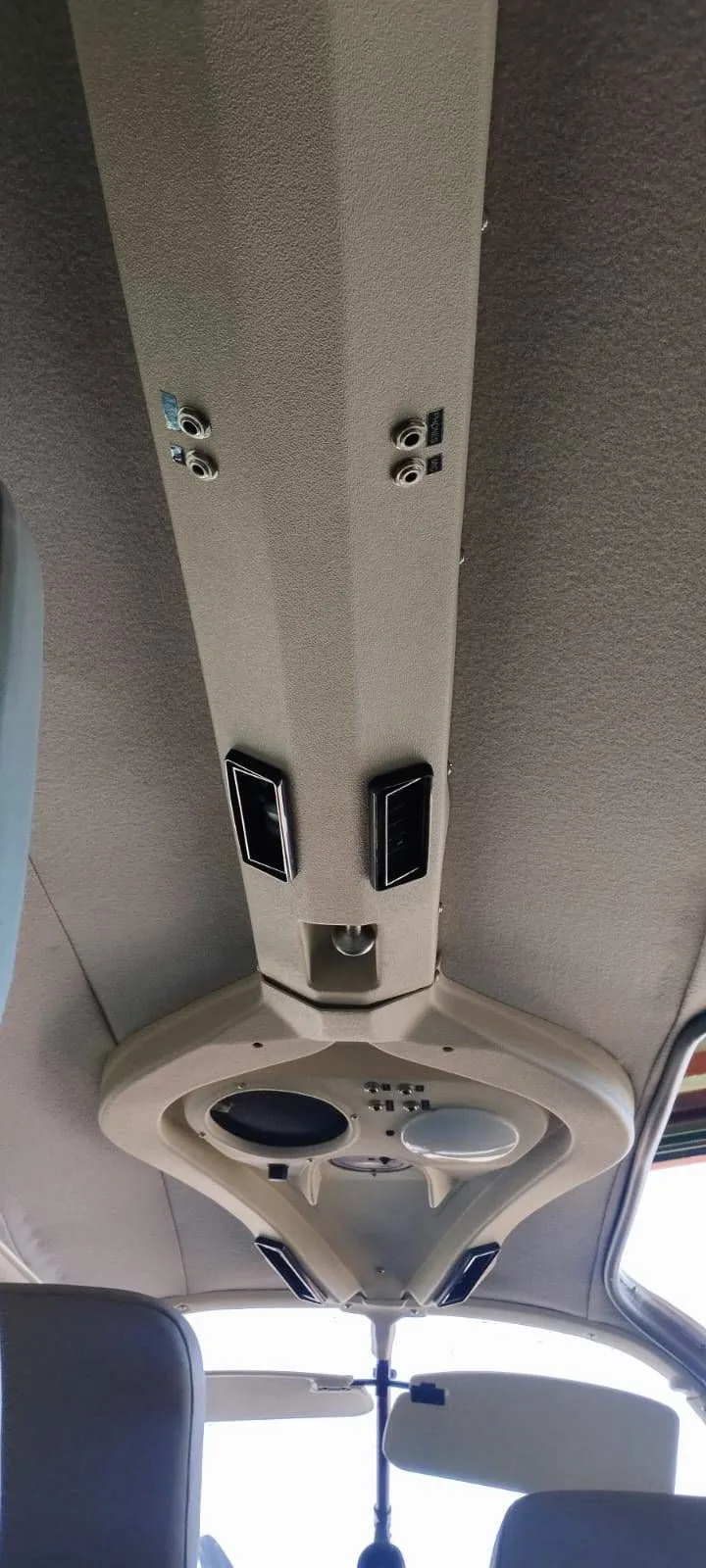 Avionics suite of a 1977 Piper PA-28R-201 Arrow III.