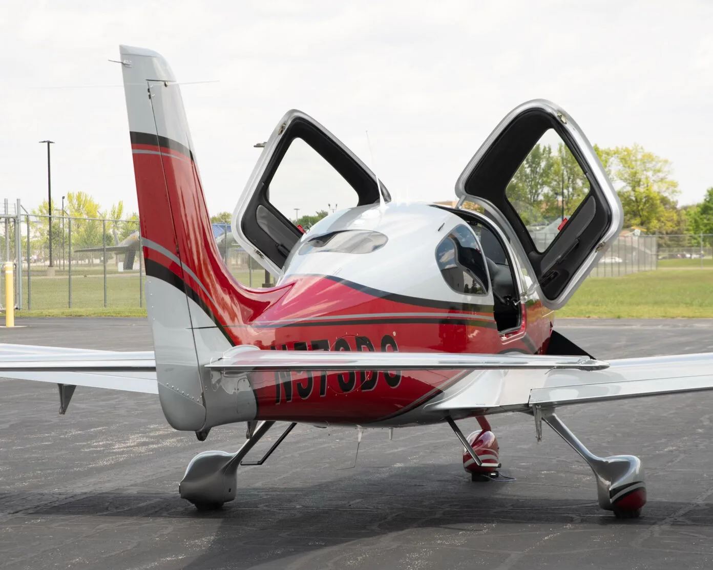 Engine detail of a 2015 Cirrus SR22-G5 TURBO.