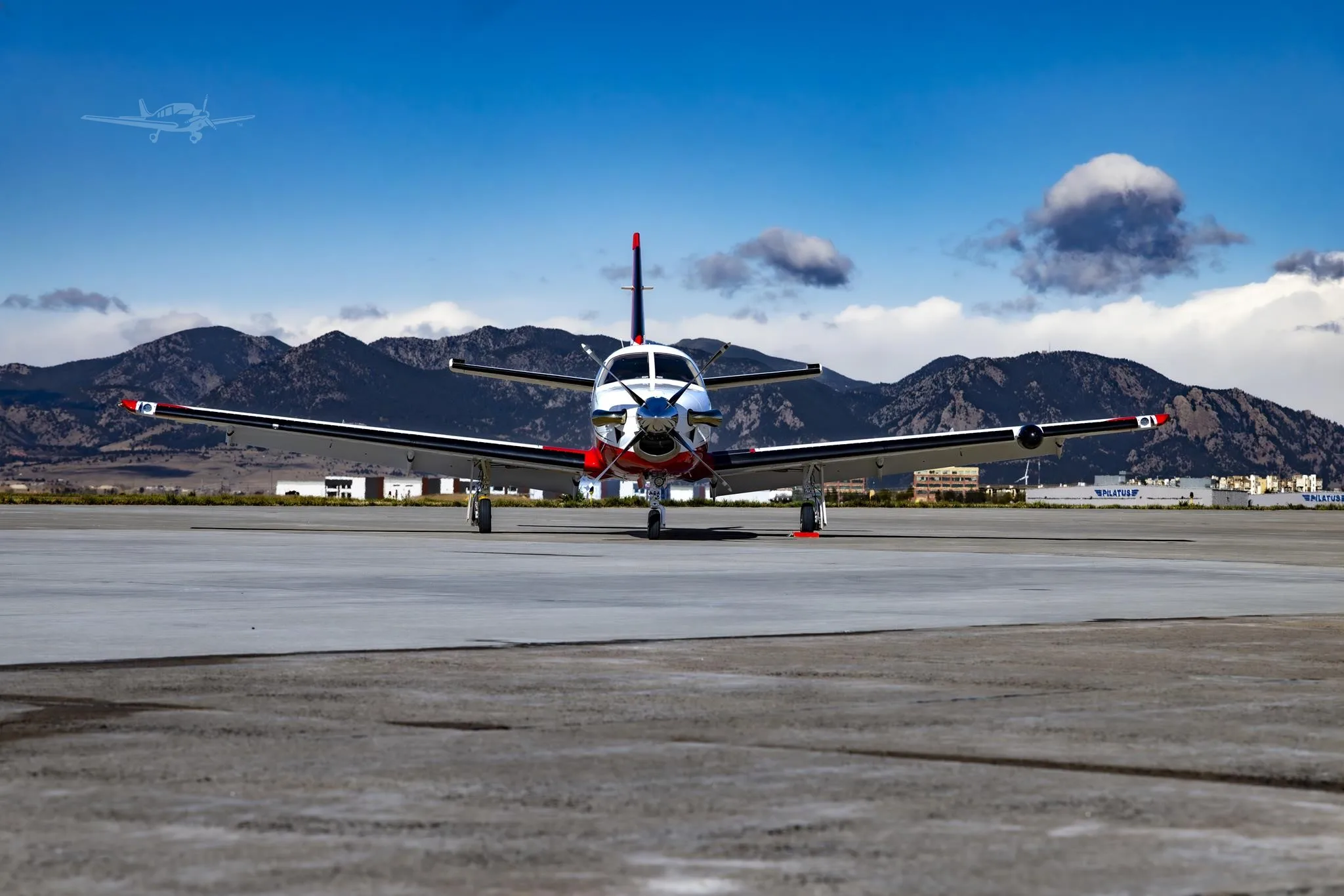 Exterior view of a 2011 DAHER TBM 850, N850LT.