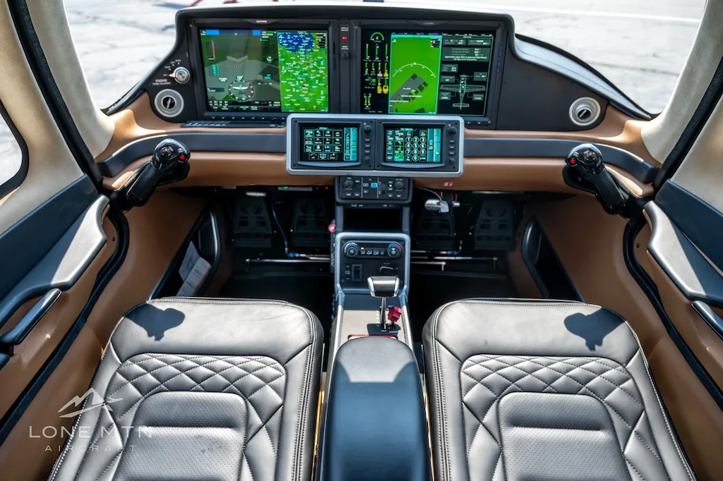 Cockpit and instrument panel of a 2025 Cirrus SR20 G7+.