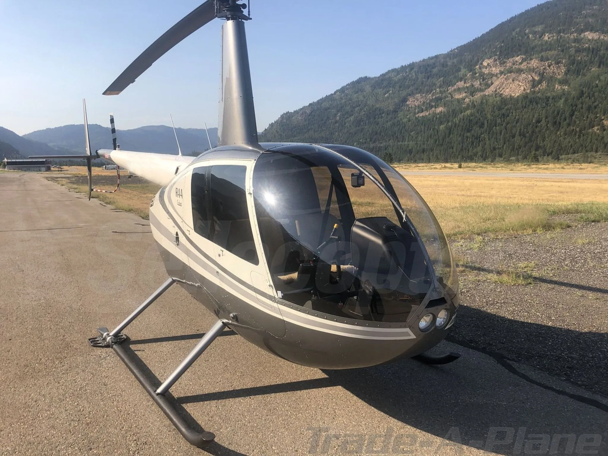 Exterior view of a 2017 ROBINSON R44, C-GFEE.