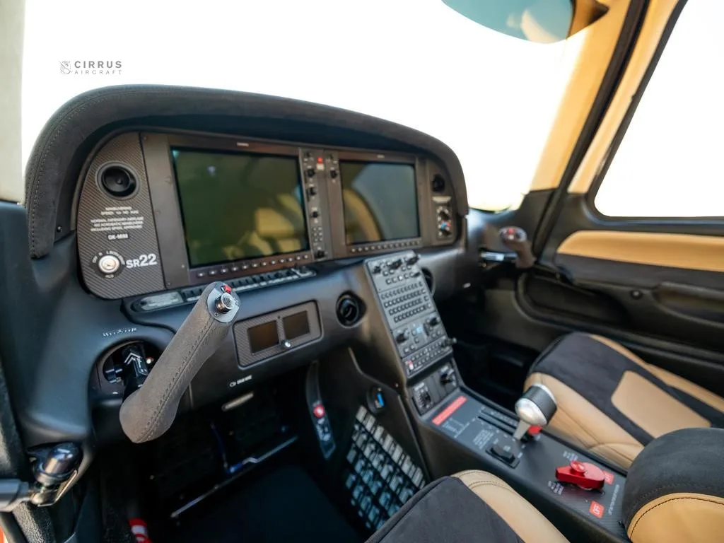 Avionics suite of a 2021 CIRRUS SR22-G6.