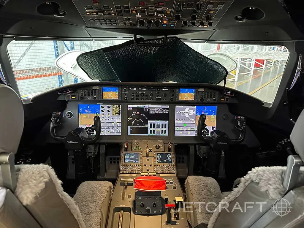 Cockpit and instrument panel of a 2014 Gulfstream Honeywell GTCP-36-150.