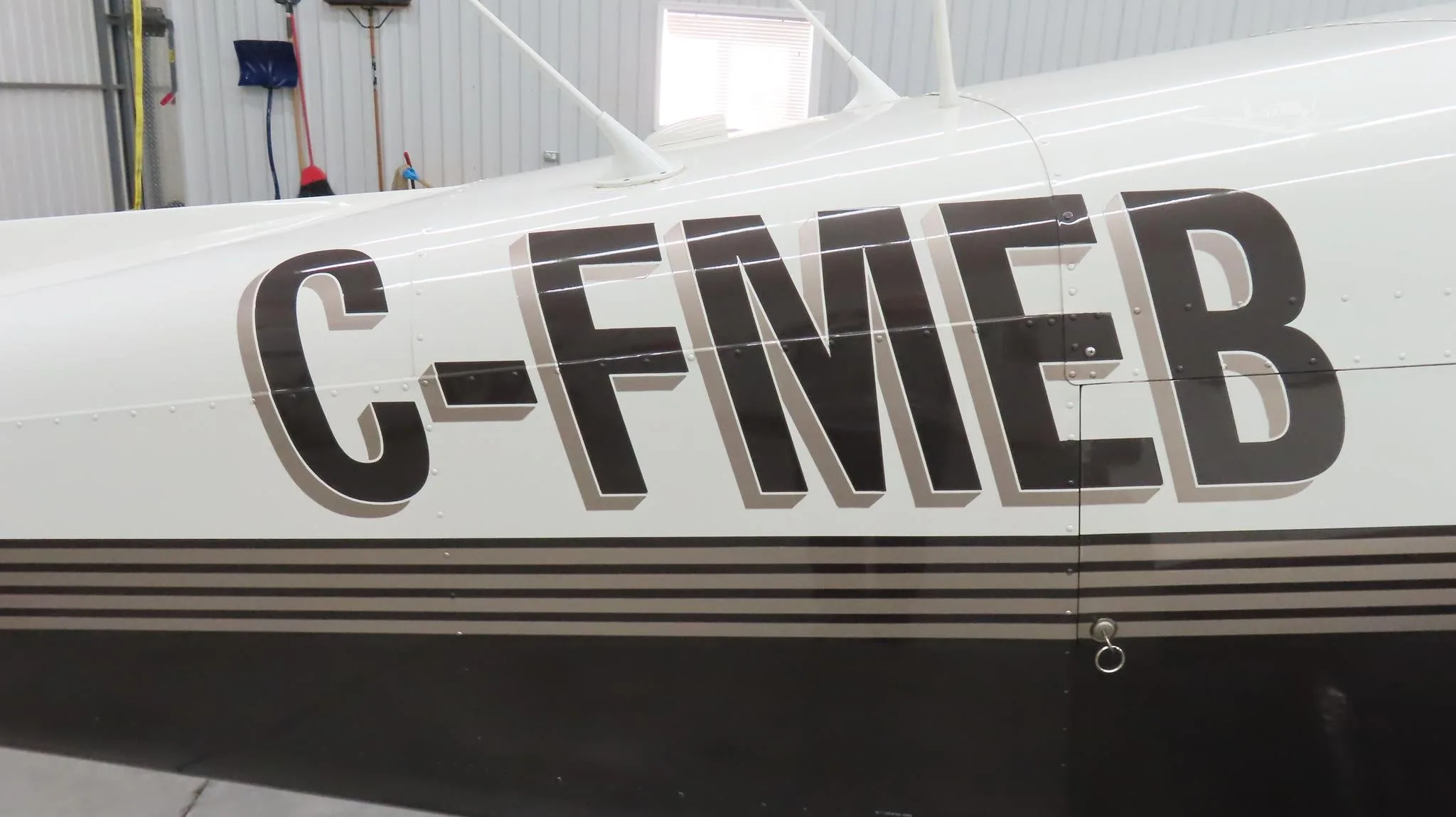 Exterior view of a 1960 PIPER COMANCHE 180, C-FMEB.
