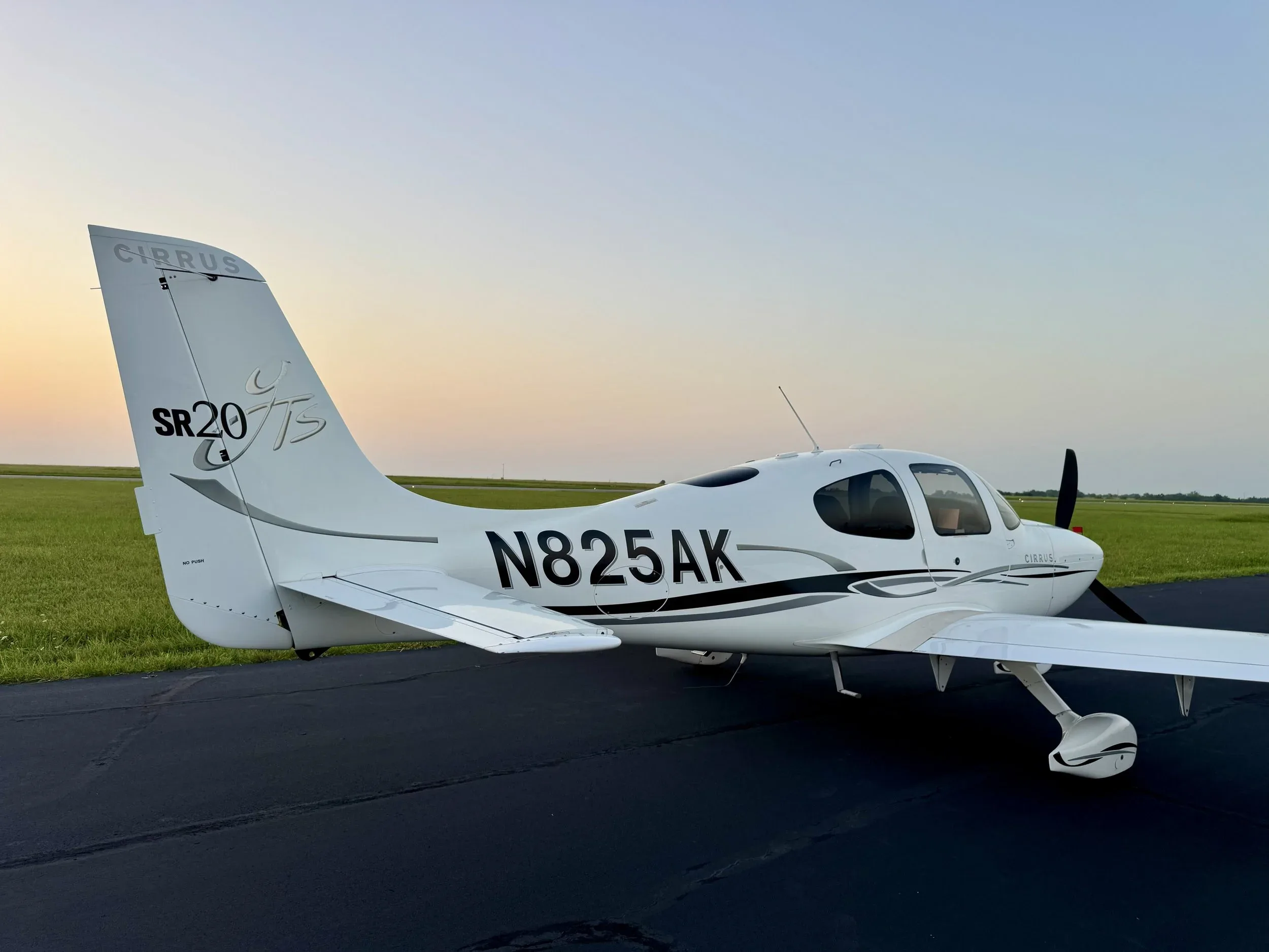 Exterior view of a 2007 Zane Co Aero SR20 G2 GTS, N825AK.