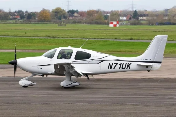 Marketing image of a 2015 Cirrus SR22T-G5.