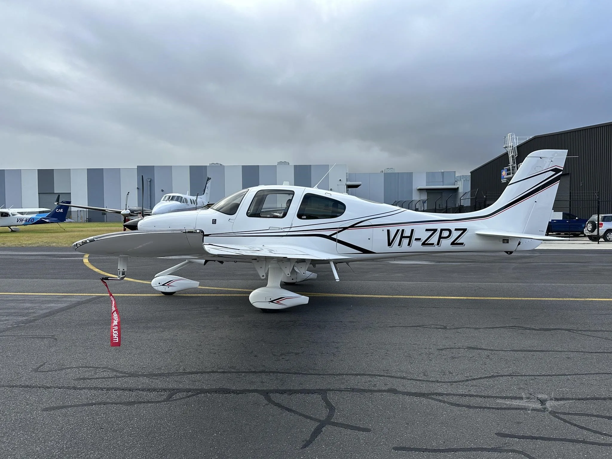 Exterior view of a 2017 CIRRUS SR20-G6, VH-ZPZ.
