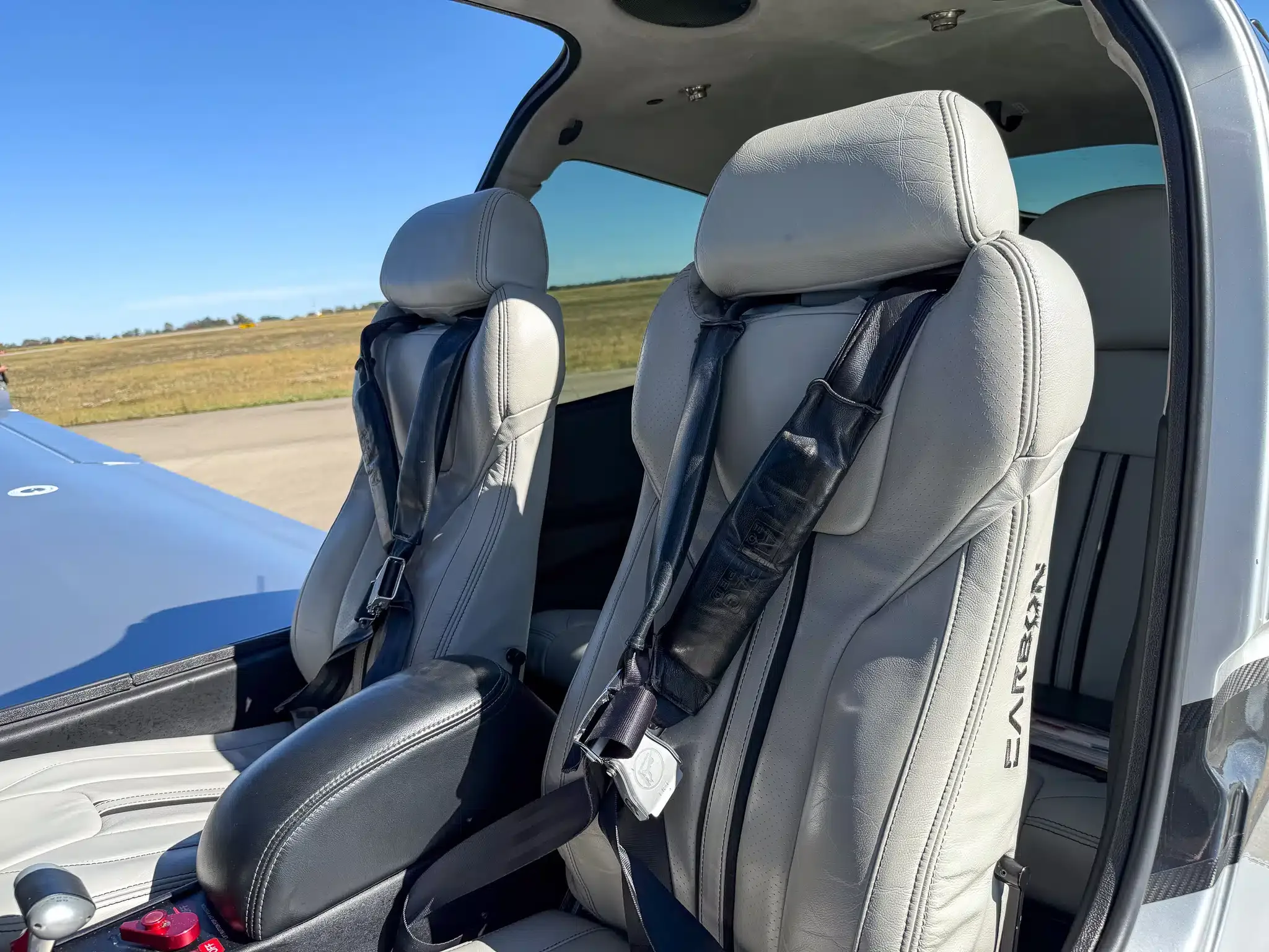 Cabin interior of a 2014 Cirrus SR22T G5 GTS.