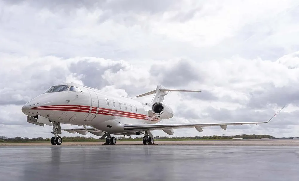 Exterior view of a 2017 Bombardier Challenger 350, CS-CBA.