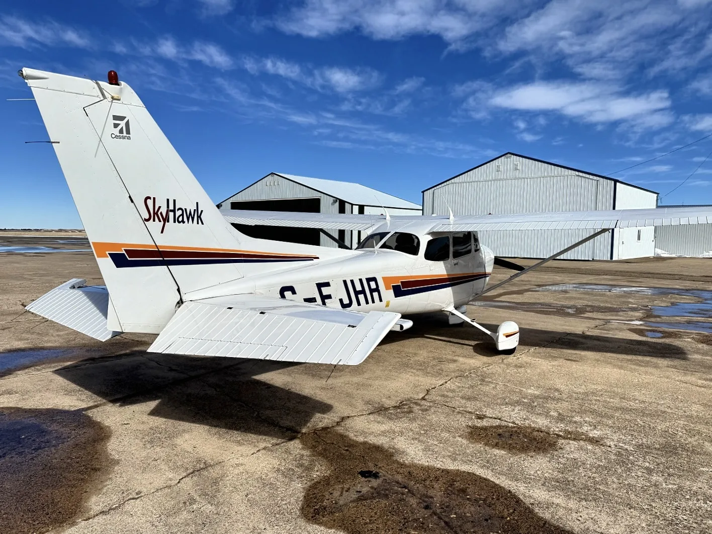 Exterior view of a 2001 Cessna 172R, N64JA.