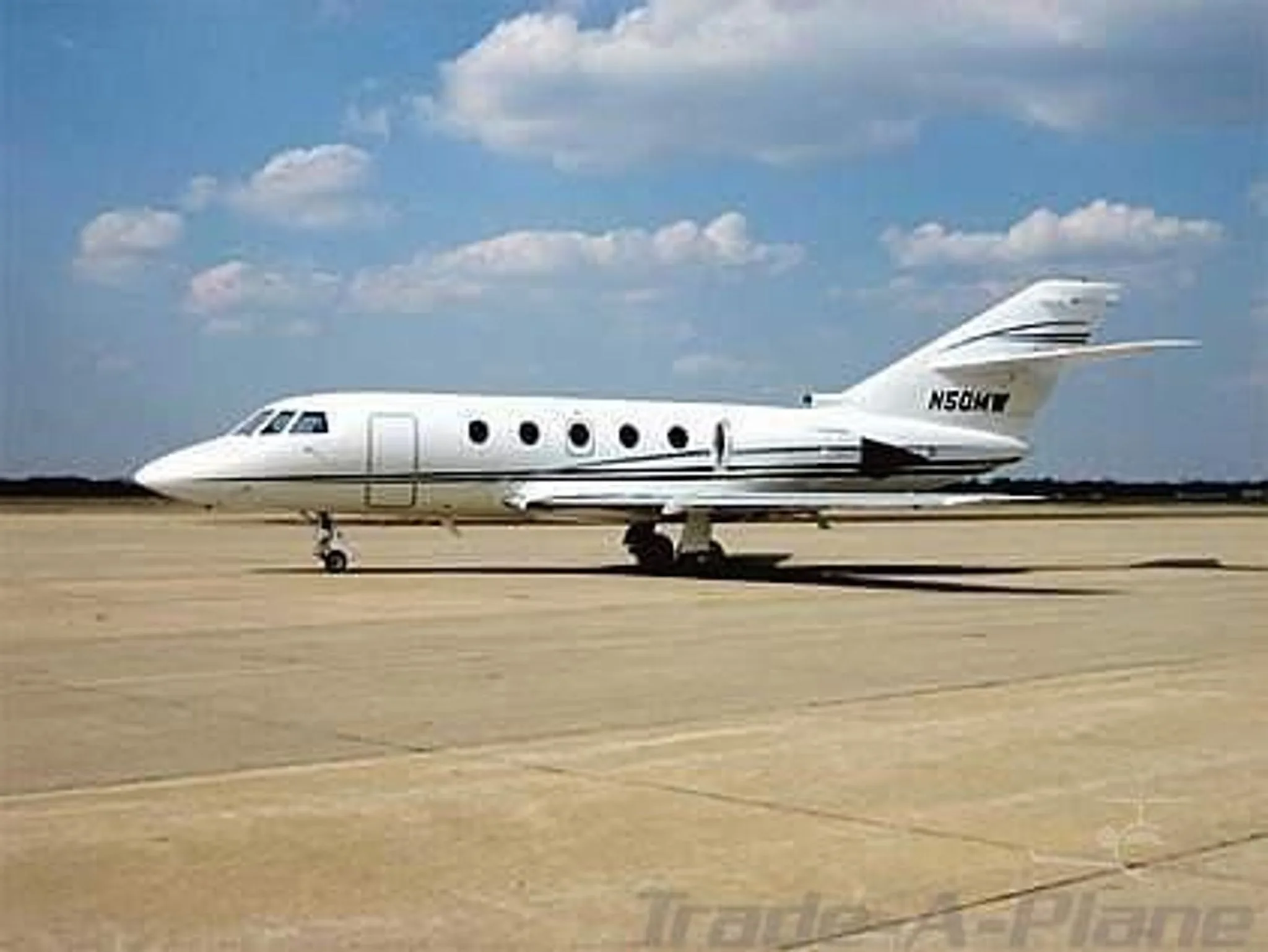 Cabin interior of a 1988 DASSAULT FALCON 200.