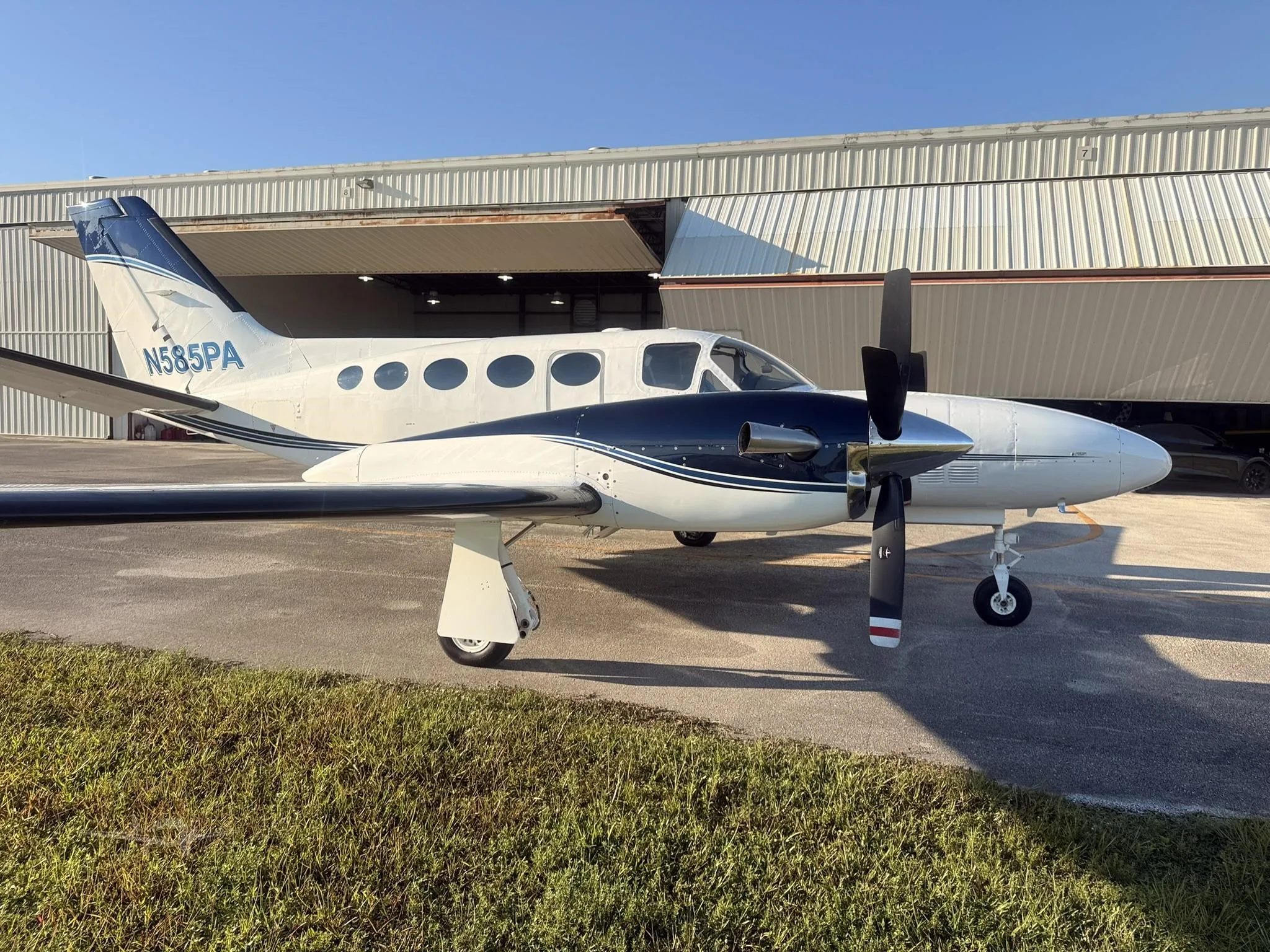 Exterior view of a 1981 CESSNA CONQUEST I, N585PA.