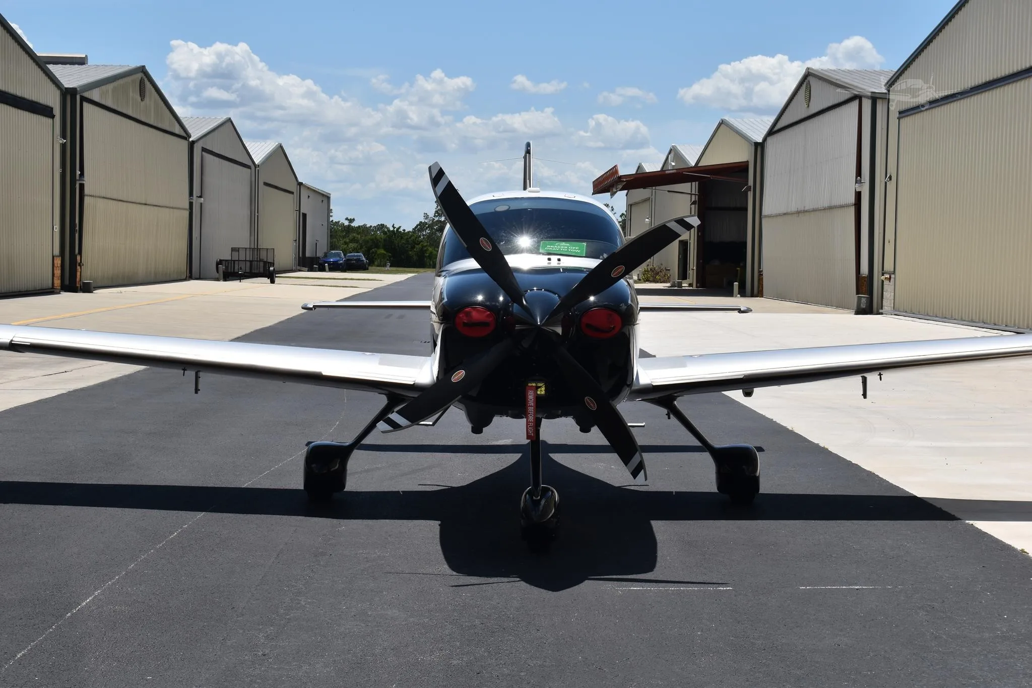 Exterior view of a 2023 CIRRUS SR22-G6 TURBO, N1384M.