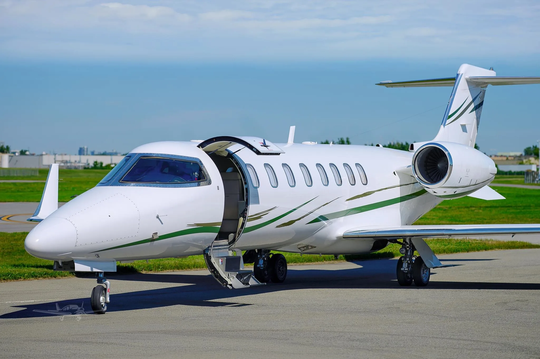 Exterior view of a 2011 LEARJET 45XR.