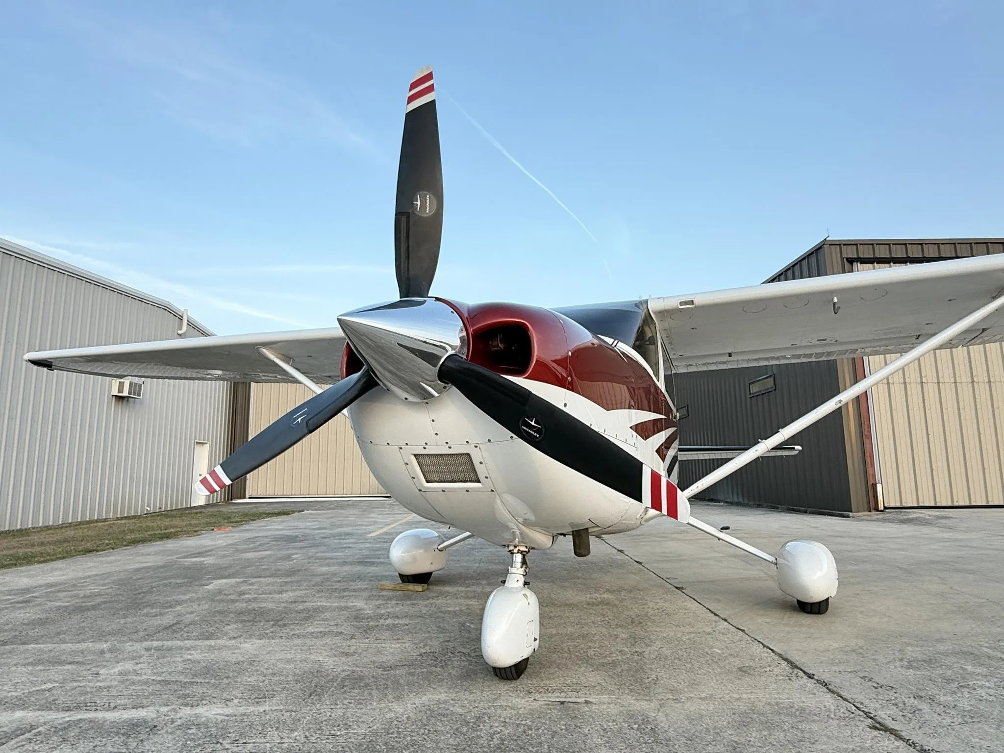 Exterior view of a 2006 CESSNA TURBO 182T SKYLANE, N180BW.