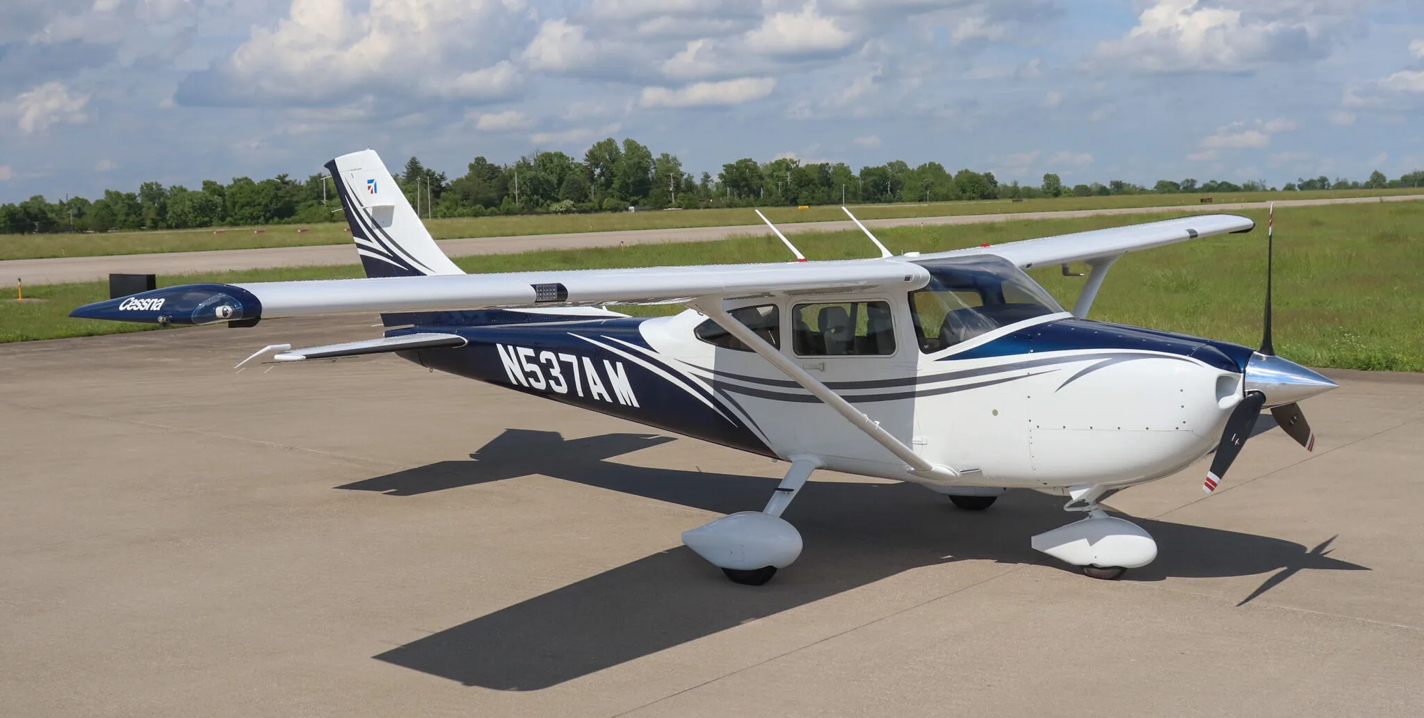 Exterior view of a Cessna N537AM T182T Skylane - Aerista.