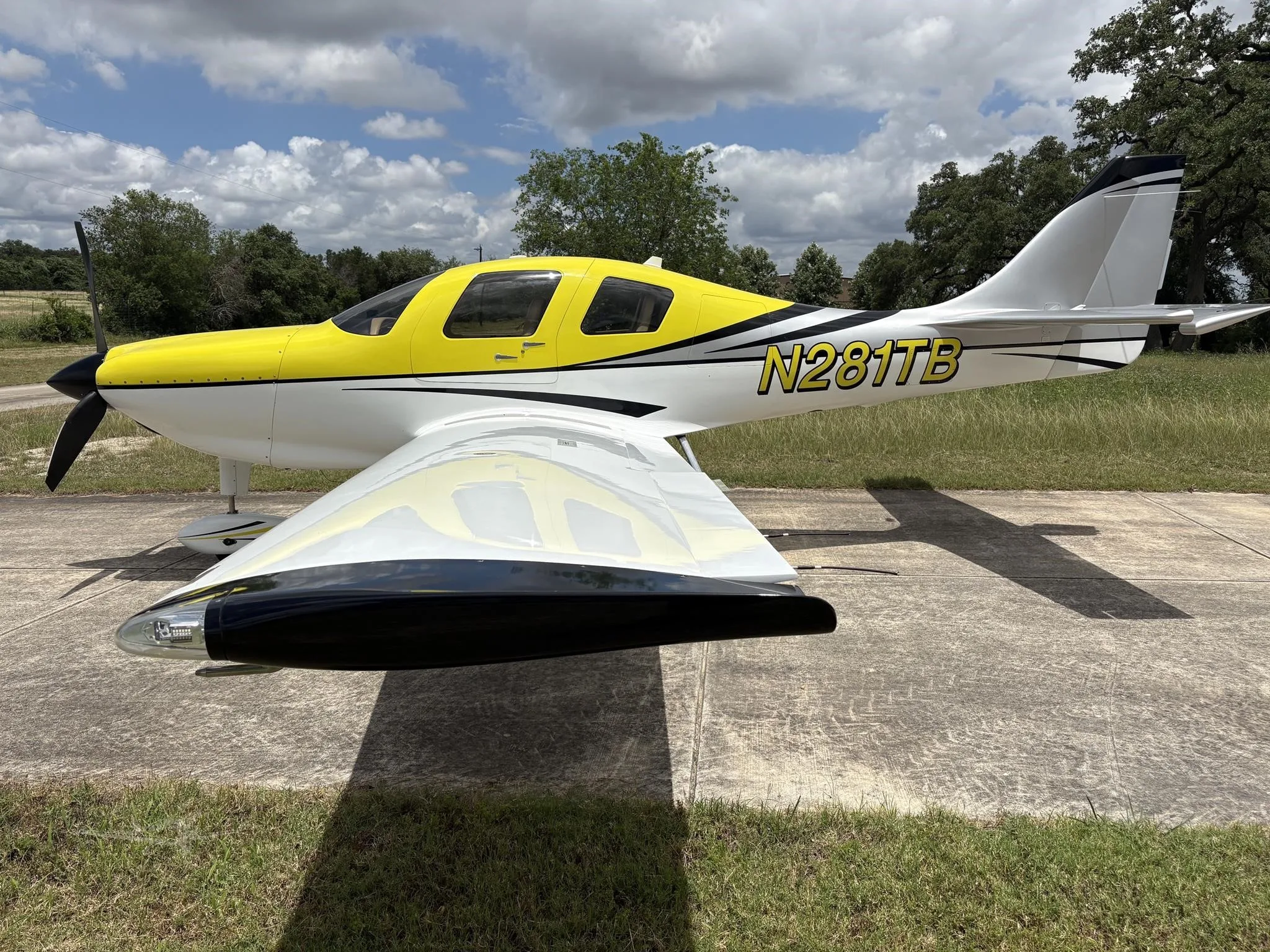 Exterior view of a 2008 LANCAIR ES-P, N281TB.