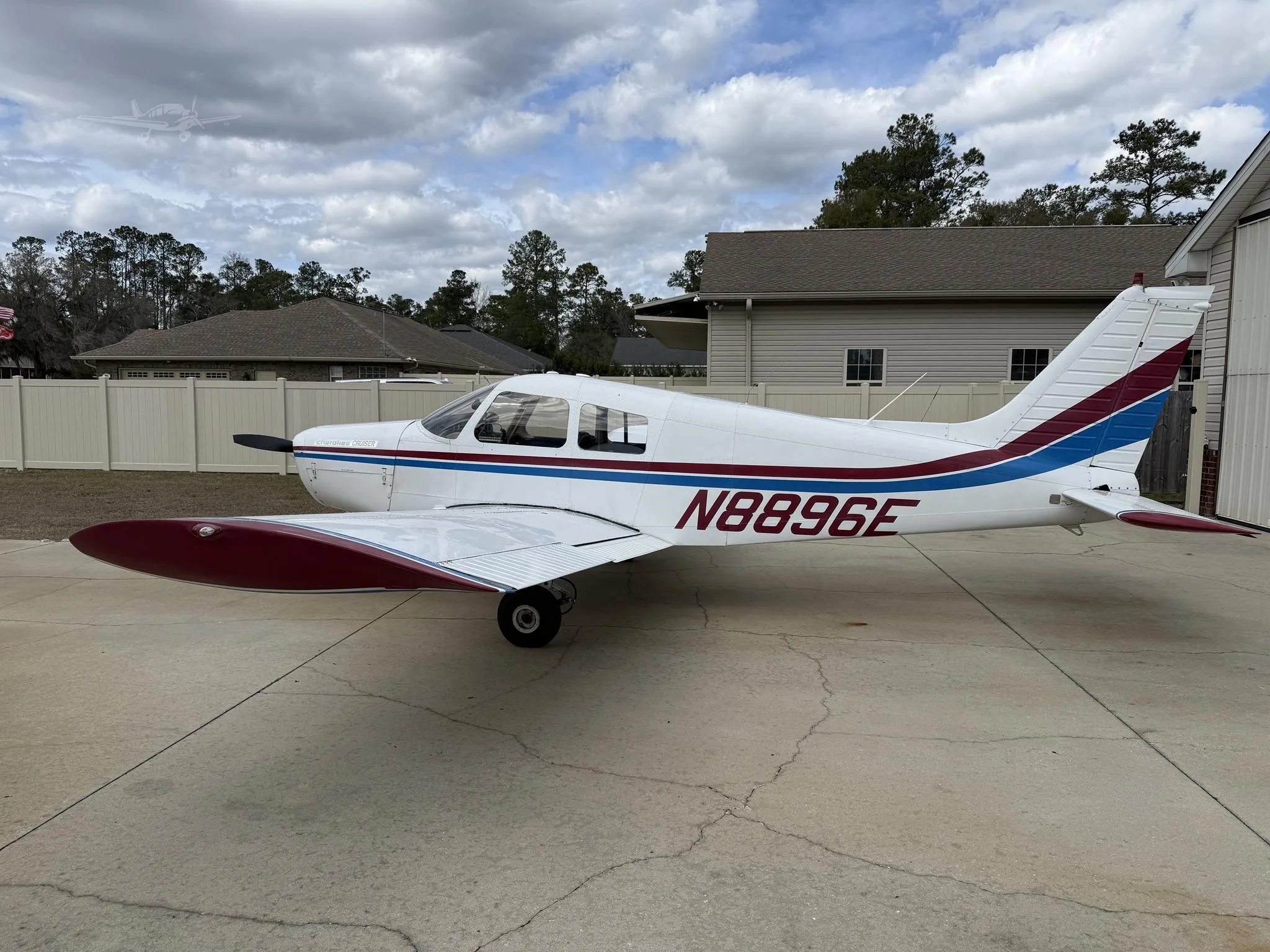 Exterior view of a 1976 PIPER CHEROKEE 140, N833WT.