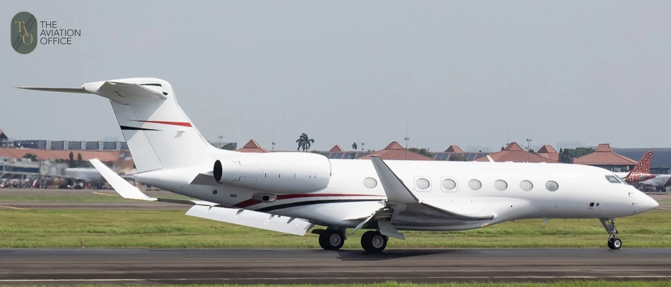 Exterior view of a 2013 Dassault Falcon 7X.