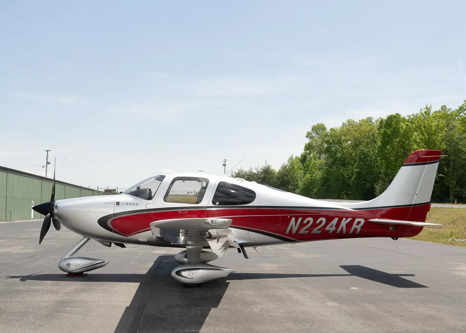 Exterior view of a 2002 Cirrus SR22.