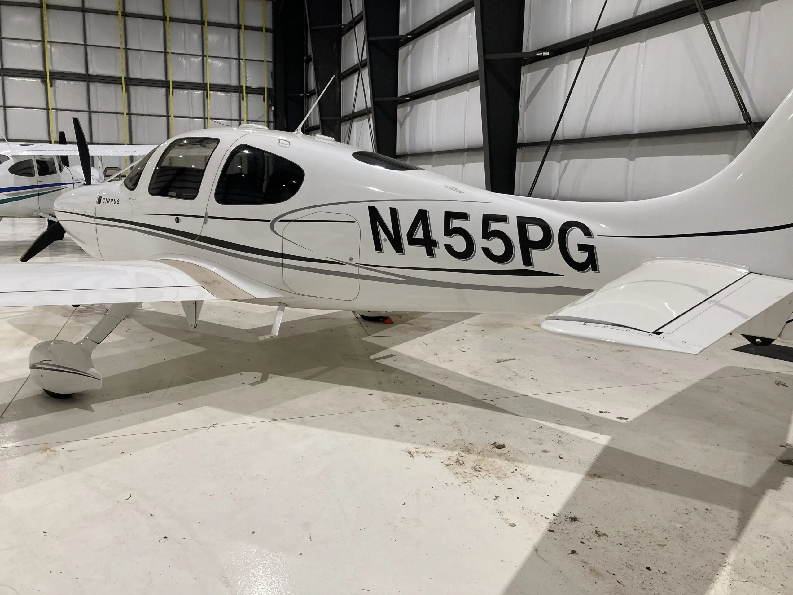 Cabin interior of a 2006 Cirrus SR20-G2.